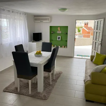 Carmen Apartment *